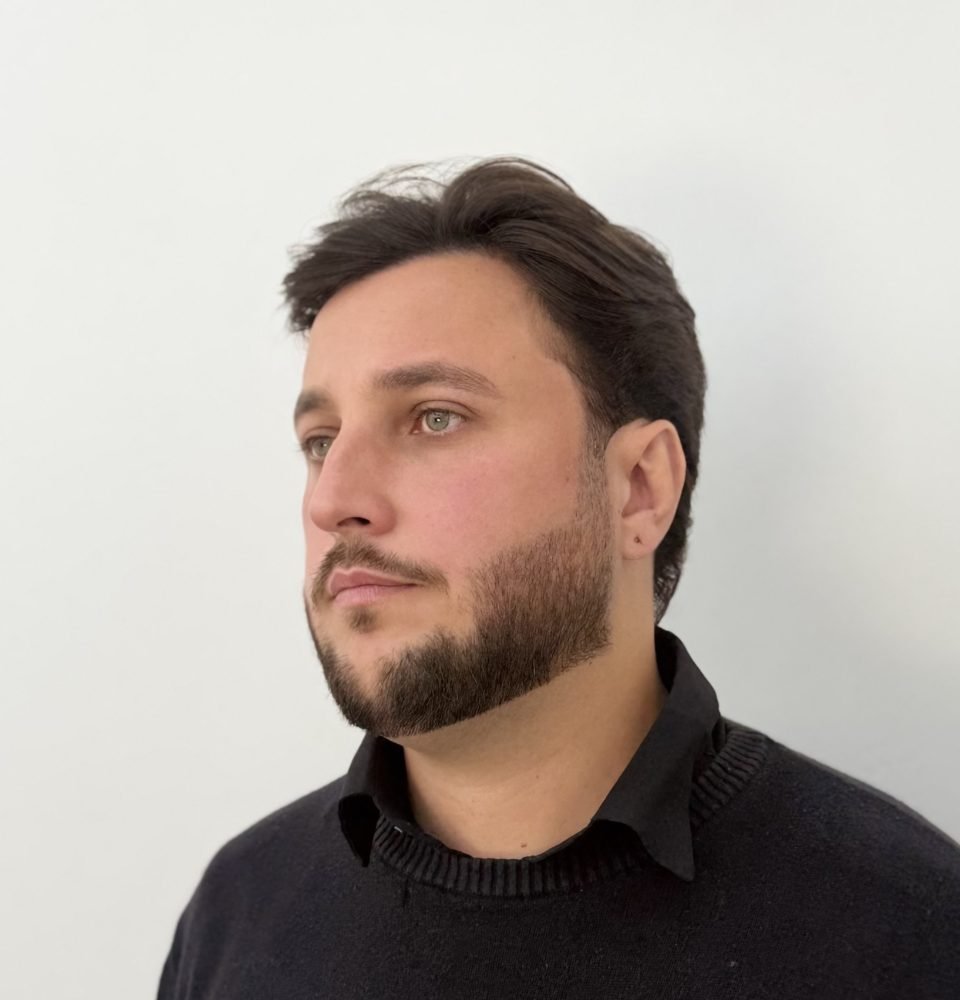 Penteado clássico masculino com volume e acabamento profissional